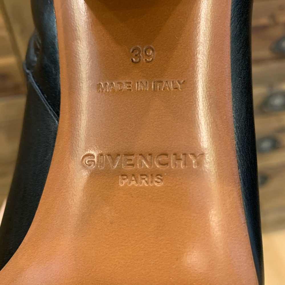 ❗️SOLD❗️NWOT Givenchy Triangle G boots - Picture 7 of 10